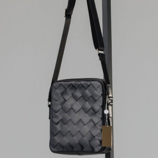 [BOTTEGA VENETA] 보테가 베네타 수입고급 인트레치아토 클래식 스퀘어 크로스백 신상입고