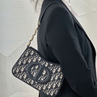 디올 [Dior] 수입프리미엄급 CD SIGNATURE HOBO MINI BAG 호보백 미니백