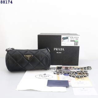 프라다 삼각로고 원통 레더 체인백