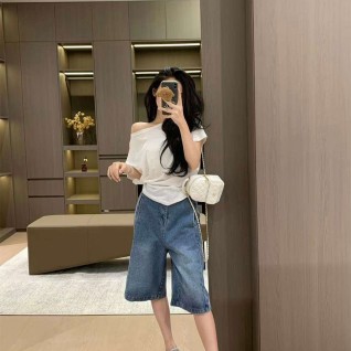 [CHANEL] 샤넬 스몰 CC 자수 로고 절개 버뮤다 데님 팬츠